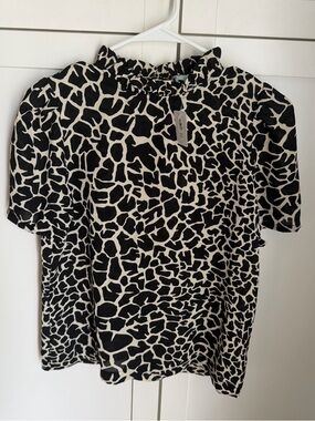 Veronica M Black & White Giraffe Print Short Sleeve Top